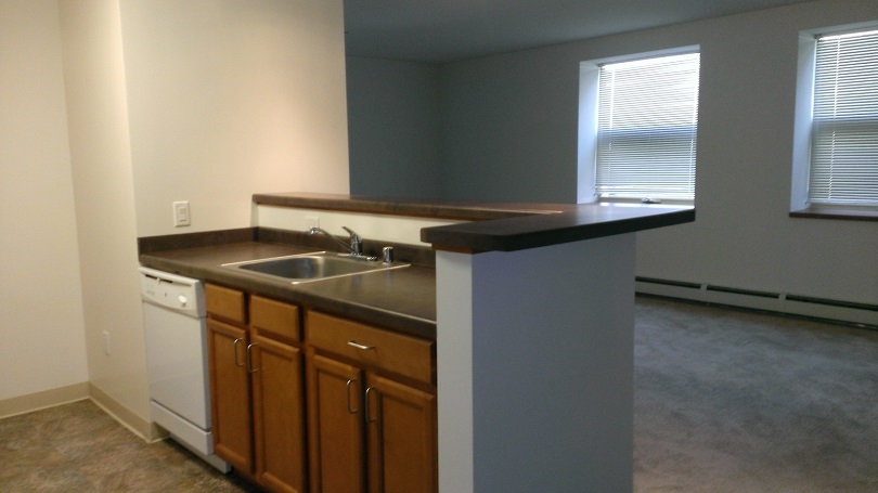 125kitchenandliving2_lg.jpg