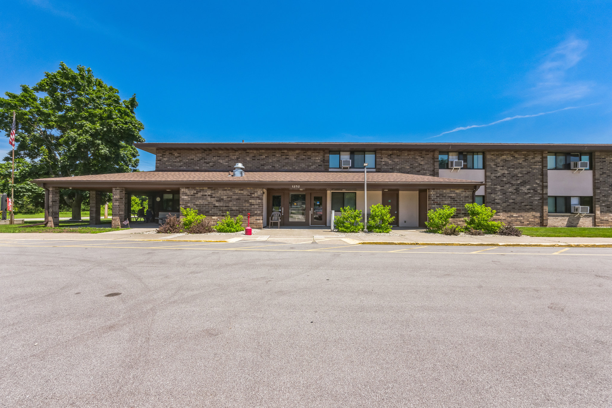 1951252_N_12th_Pl_Sturgeon_Bay_WI_54235_USA-Exterior-DSC_9339.jpg